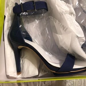 Gianni Bini Navy heels